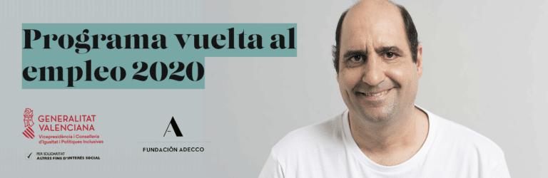 plano medio de un hombre de mediana edad