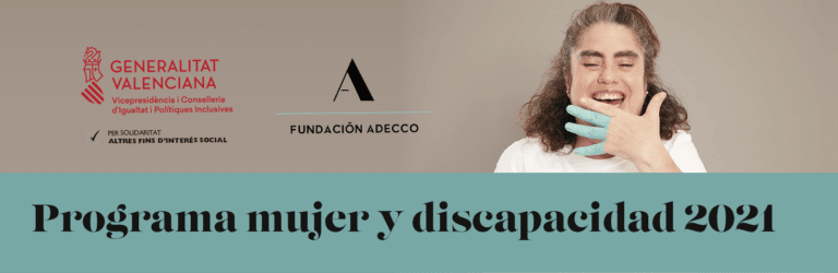 mujer de mediana edad sonriendo