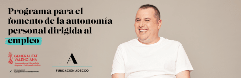 Hombre de mediana edad sonriendo. Programa para el fomento de la autonomía para el empleo.