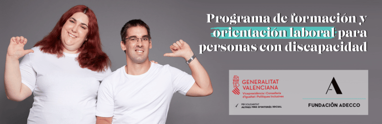 Chica y chico jóvenes y sonriendo. Programa de formación y orientación laboral para personas con discapacidad.
