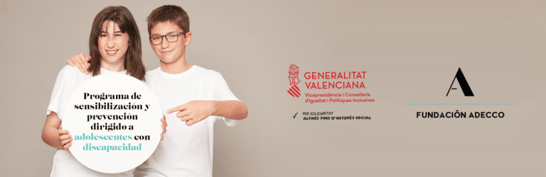 Chica y chico adolescente con gesto risueño. Programa de sensibilización para prevenir la exclusión sociolaoral de adolescentes con discapacidad