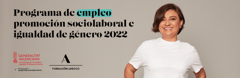 Mujer de mediana edad sonriendo. Programa de empleo igualdad de género 2022.