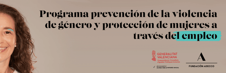 Mujer de mediana edad sonriendo. Programa de empleo dirigido a mujeres víctimas de violencia de género.