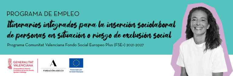 Programa de empleo de la Fundación Adecco Itinerarios integrados para la inserción sociolaboral de personas en situación de riesgo de exclusión. En la imagen aparece una mujer de mediana edad sonriendo.