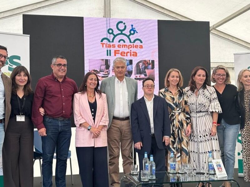Pablo Pineda junto al equipo organizador de la Feria del Ayuntamiento de Tías en Lanzarote