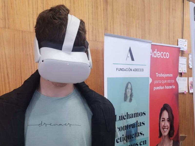 un alumno probado las gafas de realidad virtual