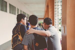 Imagen de niños en un colegio