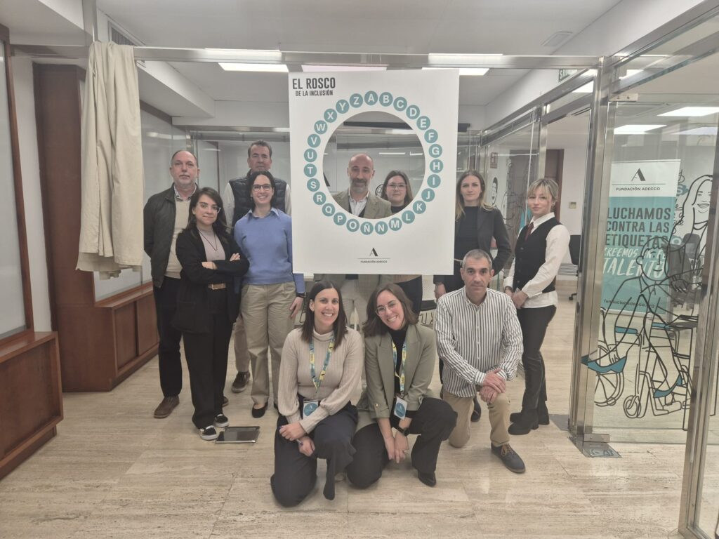 representantes de empresas participan en la iii feria de empleo de Fundación Adecco Baleares.