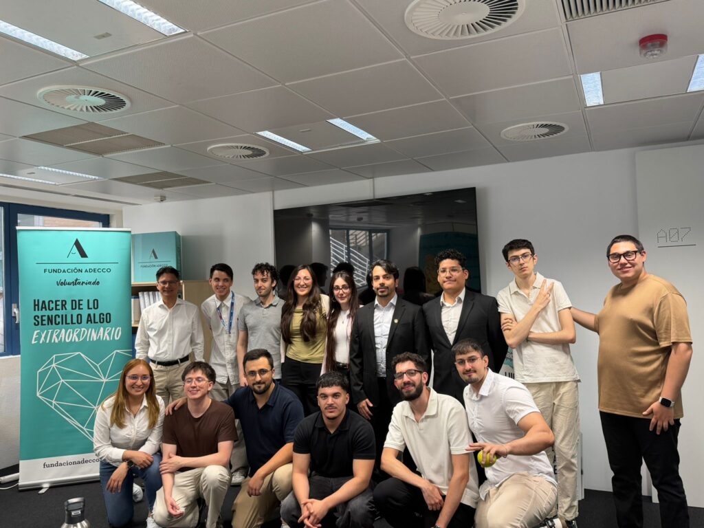 Foto de grupo de los participantes en Escuela Digital de Fundación Adecco